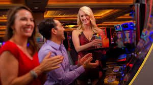 pv99vip တိုက်ရိုက် ကာစီနို Live dealer နှင့် ကစားနေသောမြင်ကွင်း